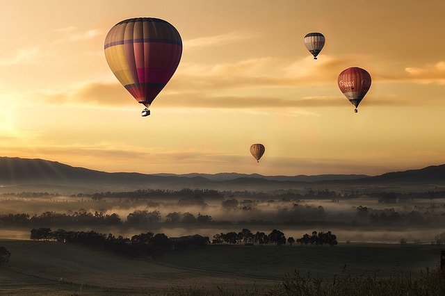 hot air balloon in tuscany