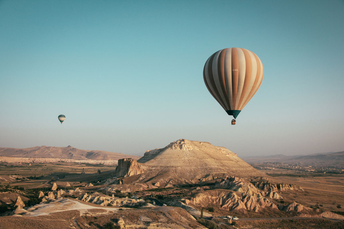 Around-the-world-in-a-hot-air-balloon